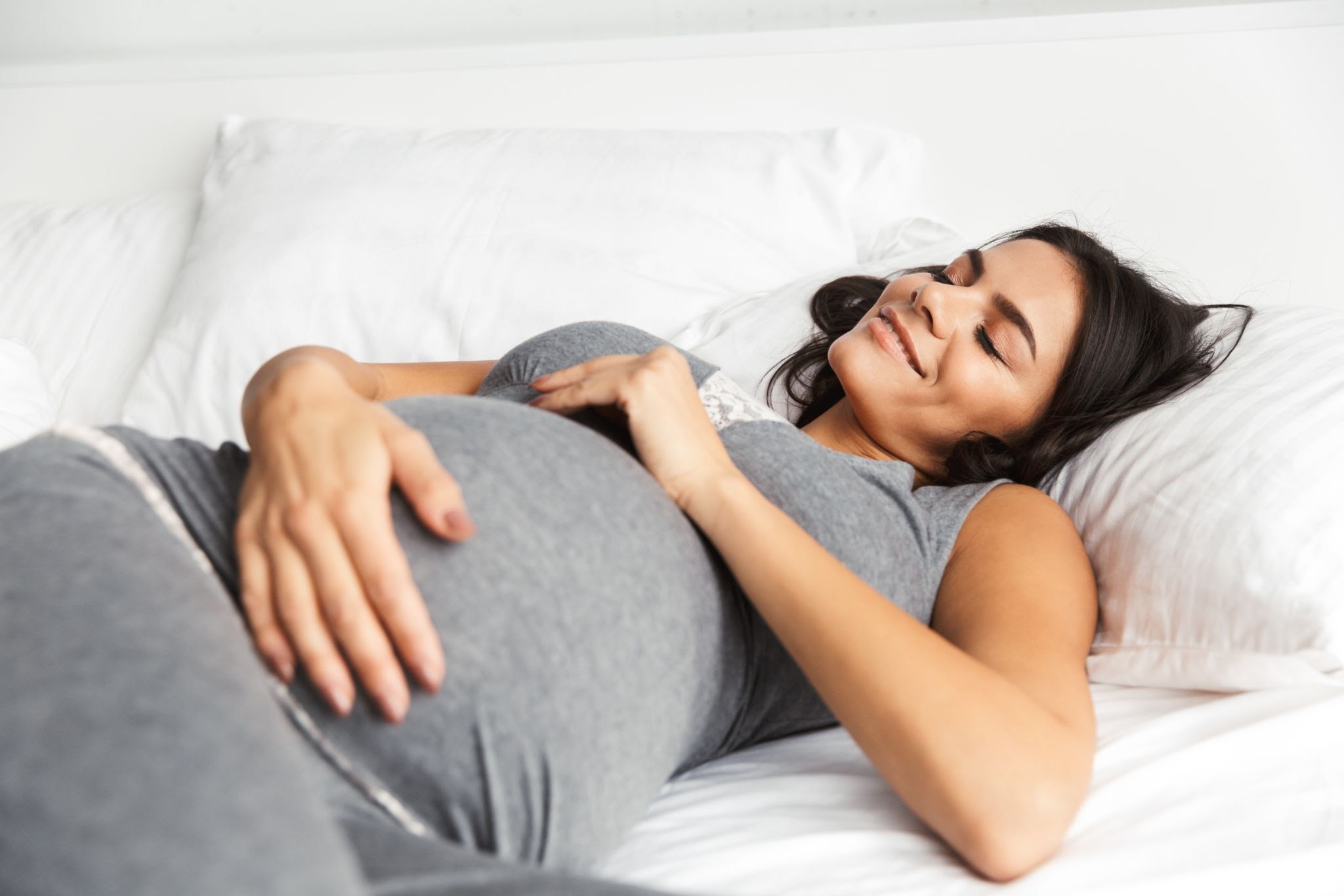 Come dormire in gravidanza: posizioni e consigli